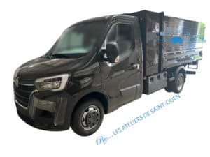 Renault master l3 transformé en benne de la marque JPM avec réhausse de ridelle coffre en alu. Cet utilitaire est peint.