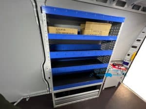 étagère droite simple avec niveau de rangement