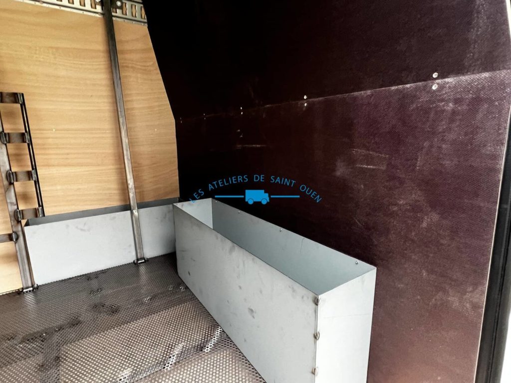 renault master aménagment sur mesure alu avec protection contre cloison