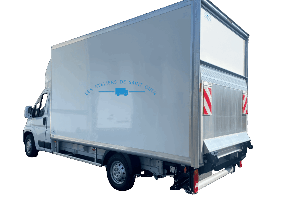 Véhicule équipé d'une caisse 20m3 et d'un hayon élévateur