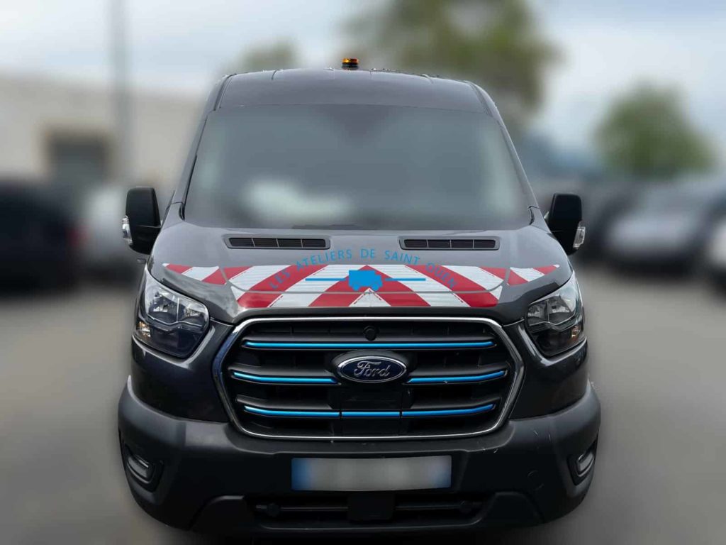 ford e transit bande reflechissante classe b gyrophare avant