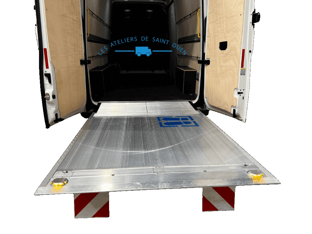 hayon élévateur man tge bar avec habillage bois