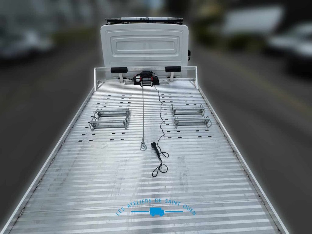 man tge plateau porte voiture avec treuil de chargement cale pneu et gyrophare