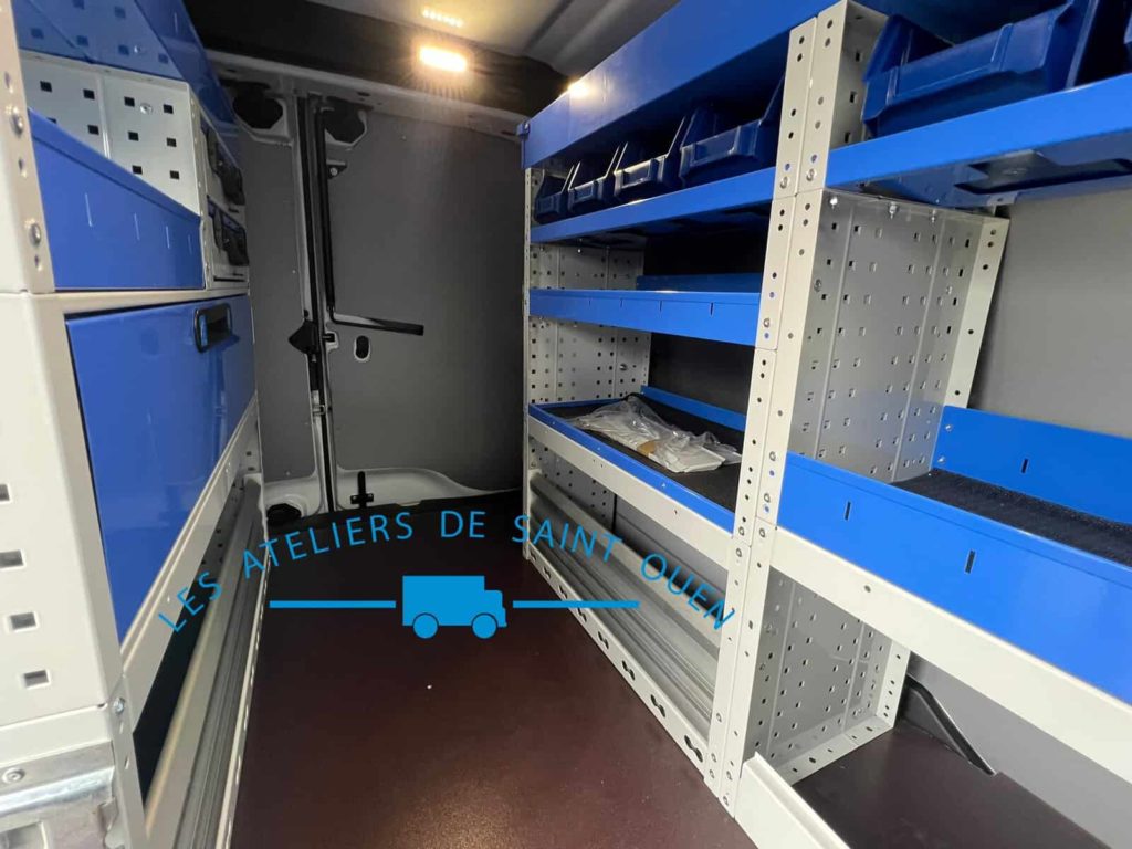 renault kangoo aménagement utilitaire fourgon étagère métallique avec bac a bec rail universel et habillage polypropylene et tiroir