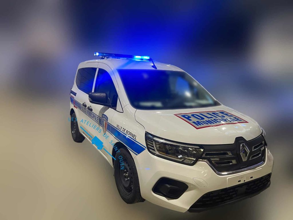 renault kangoo police municipale avec gyrophare bande réfléchissante vitre gauche teinté