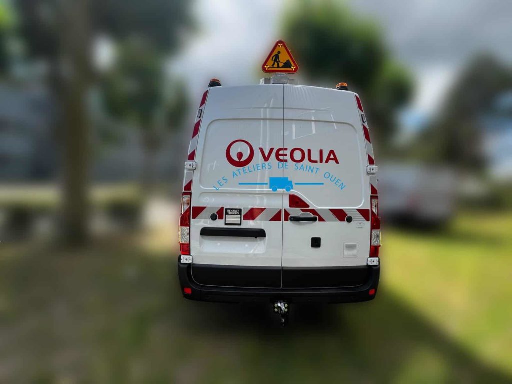 renault master veolia véhicule d'atelier mobile avec bande réfléchissante classe B, triflash gyrophare serrure de sécurité mul t lock et grille aération