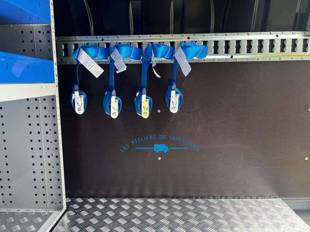 renault master veolia protection contre cloison avec rail universel et sangle