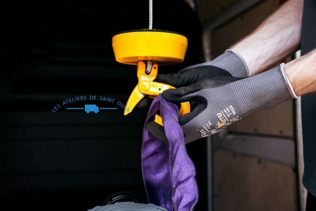 Aménagement véhicule utilitaire easy load port de charge et manutention treuil avec crochet