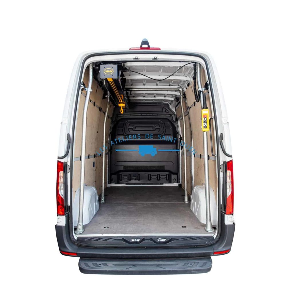 Aménagement véhicule utilitaire easy load port de charge et manutention ranger a gauche avec télécommande a droite