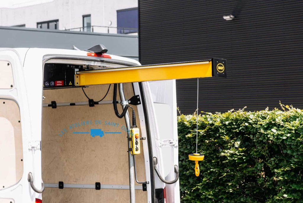 Aménagement véhicule utilitaire easy load port de charge et manutention milleu sortit avec télécommande