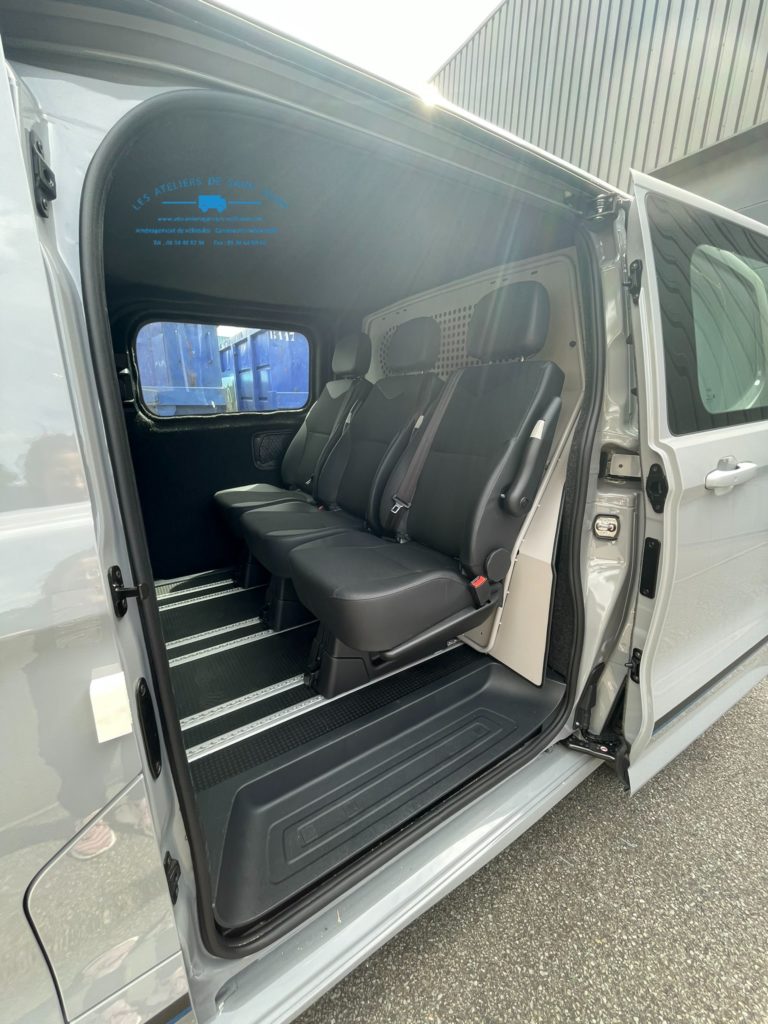 Nouveau Custom aménagé d'une cabine approfondie démontable