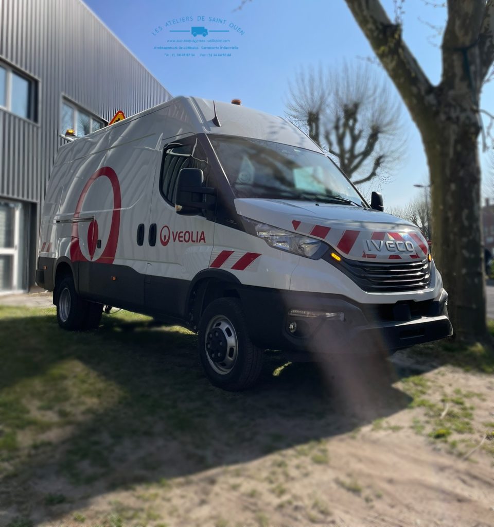 Daily avec flocage, bandes réfléchissantes et feux flashant