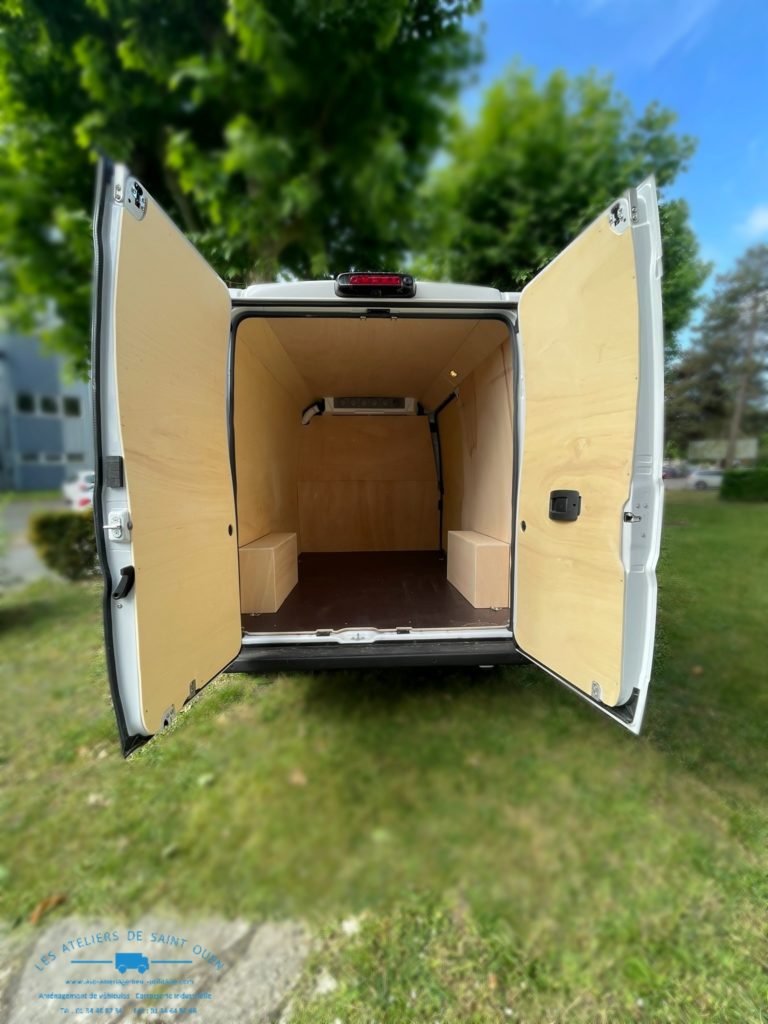 Boxer avec habillage bois complet et extension de climatisation