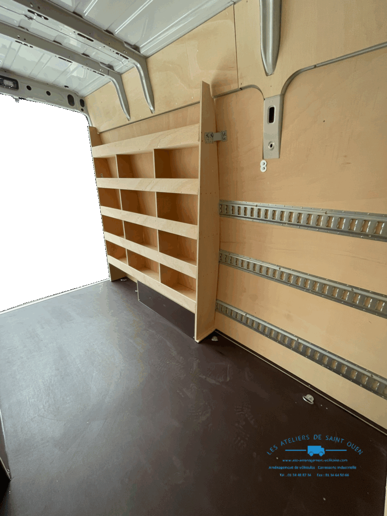 Daily en bois sur mesure avec rails d'arrimage et étagère gauche