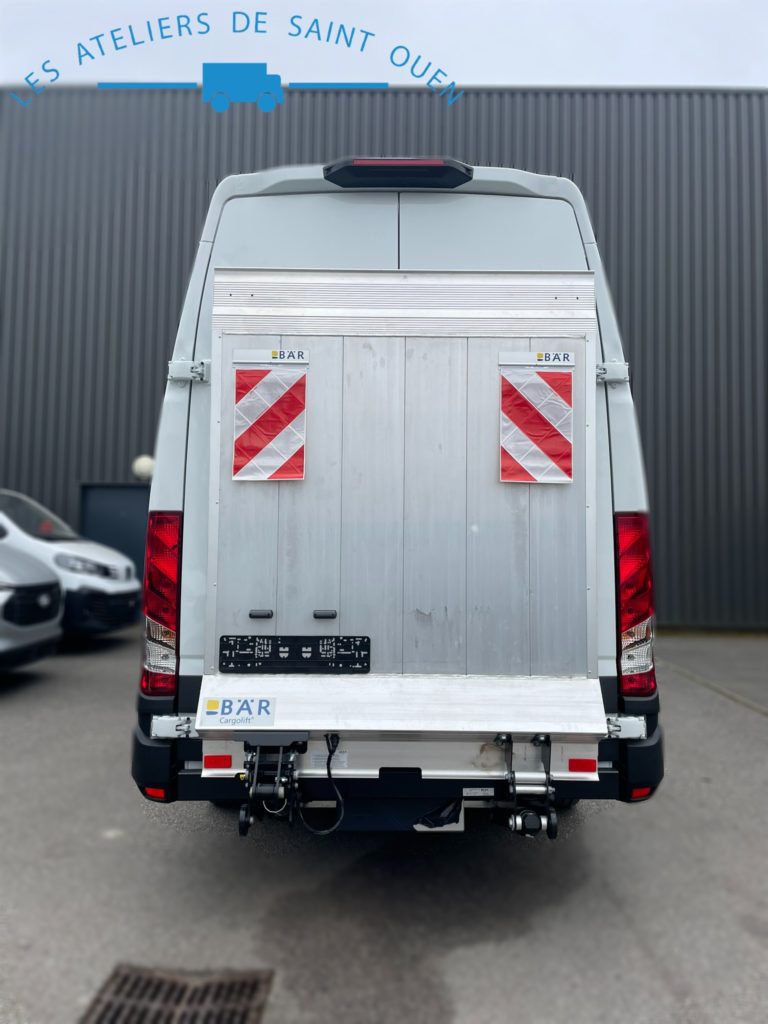 Daily équipé d'un hayon BAR 600kg