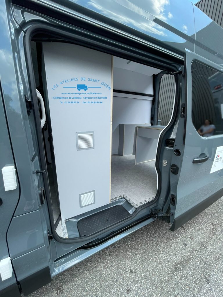 Aménagement spécifique en cp filmé gris