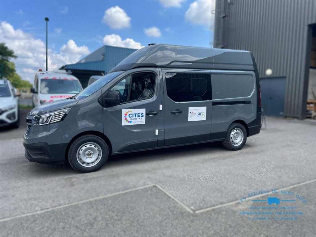 Trafic L2H2 avec vitres opaques et flocage