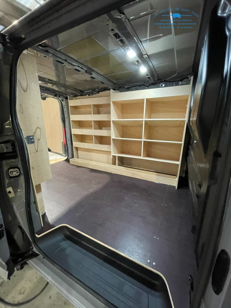 Custom avec aménagement bois sur mesure