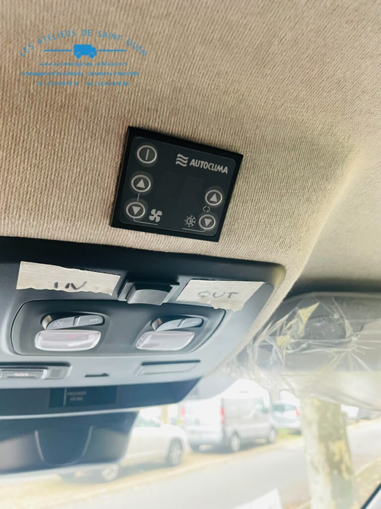 RENAULT TRAFIC équipé d'une extension de climatisation chaud/froid avec commandes dans le poste de conduite