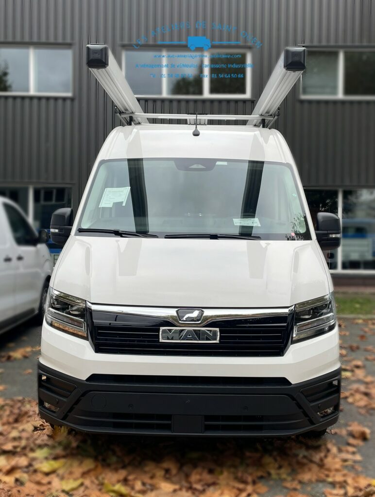 Man TGE équipé d'une galerie et de portes tubes