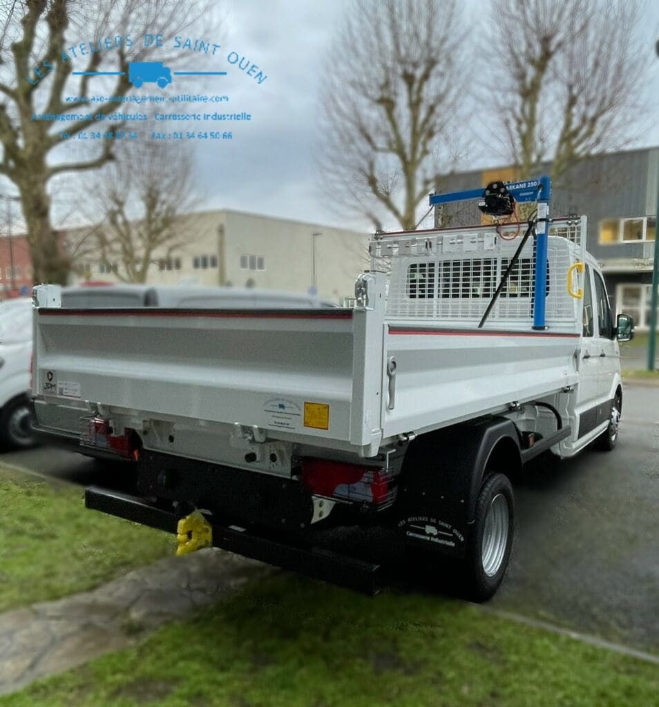 Man TGE châssis double cabine équipé d'une benne JPM avec potence Arkane 250 kg