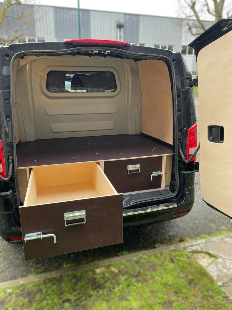 Vito mixto équipé d'un double plancher bois avec tiroirs