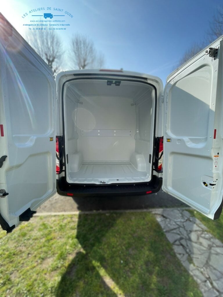 Ford 2t aménagé d'une création de cloison de séparation supplémentaire pour 2 cellules avec Kit Cover