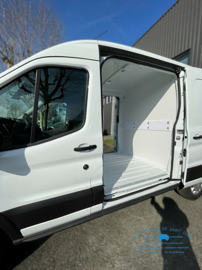 Ford 2t aménagé d'une création de cloison de séparation supplémentaire pour 2 cellules avec Kit Cover