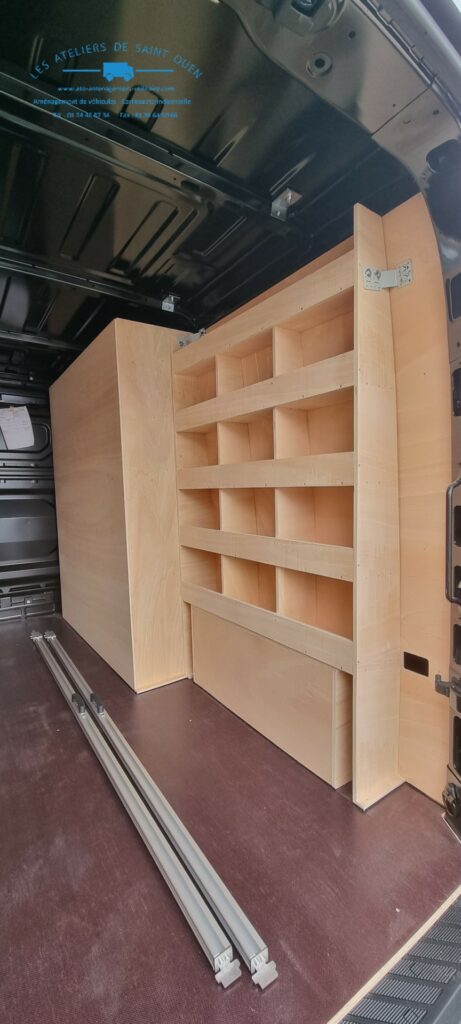 Etagère de rangement bois coté droit avec plancher antidérapant