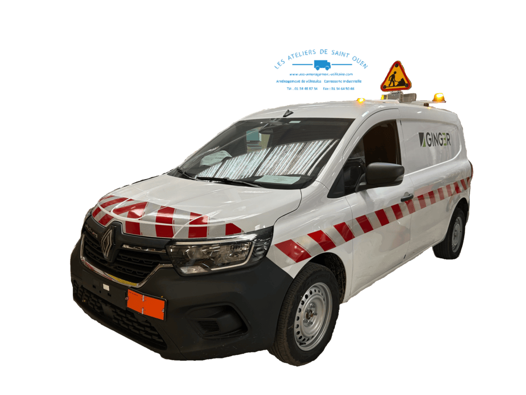 Kangoo Ginger équipé de triflash élecrique, gyroleds orange et plaques adr avec bandes réfléchissantes et flocage
