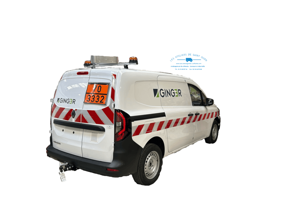 Kangoo Ginger équipé de triflash élecrique, gyroleds orange, grilles d'aérations, attelage et plaques adr avec bandes réfléchissantes et flocage