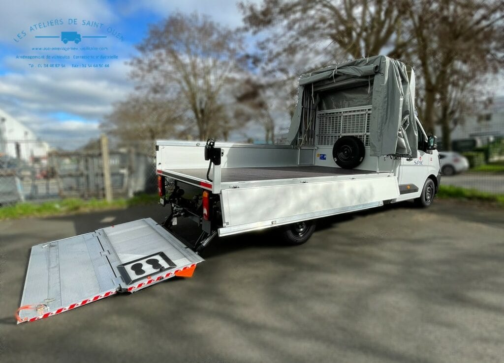 Master plateau JPM débachable avec hayon repliable 750kg Dhollandia